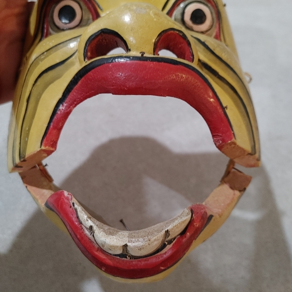 Vintage wood mask - Picture 2 of 3